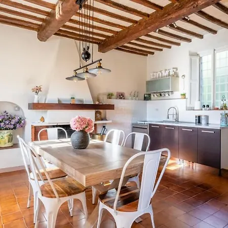 Villa * With Views * Walk To Everything *