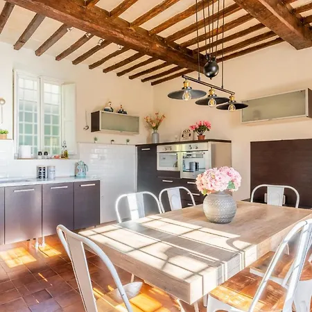 * With Views * Walk To Everything Villa *