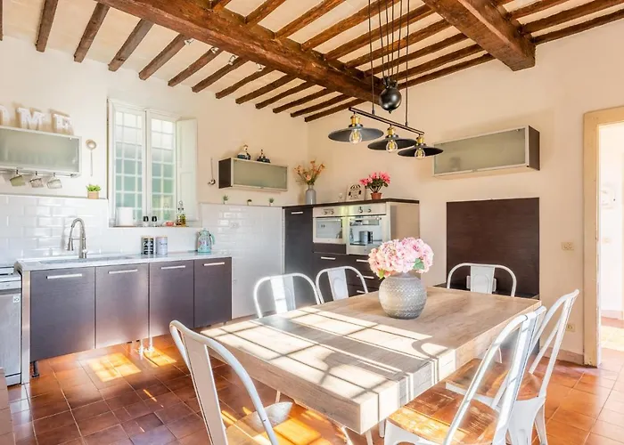 * With Views * Walk To Everything Villa *